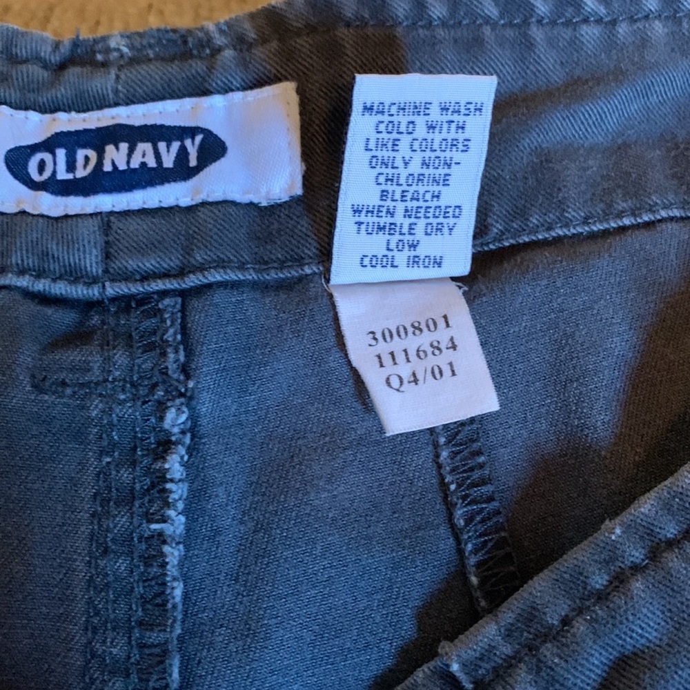 Old Navy charcoal khaki cargo shorts sz34 slight distress, in good condition - Picture 4 of 9
